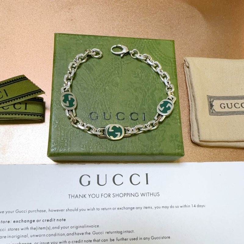 G*u*i bracelets